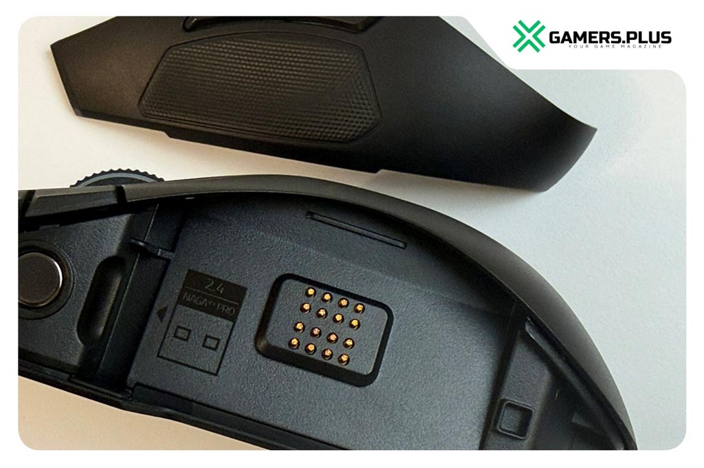 Razer Naga V3 Pro mit abgenommenem Seitenteil