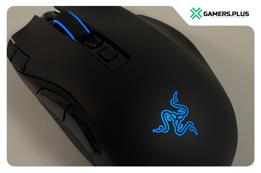 Razer Naga V3 Pro Licht blau