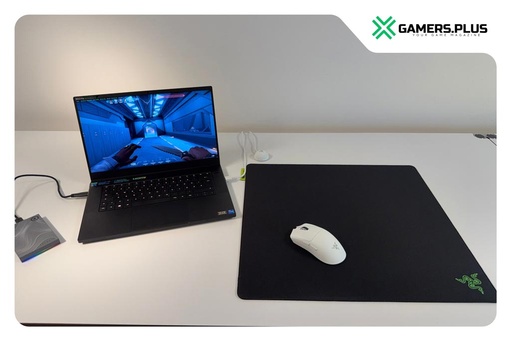 Razer Viper V4 Pro & Gigantus V2 Pro in der Testumgebung mit dem Razer Blade 15 Advanced